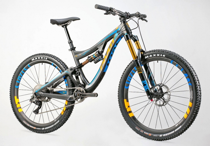 Product photography of Pivot Cycles, Mach 6 mountain bike with Maxxis tires and DT Swiss wheels by Phoenix commercial photographer Jason Koster.
